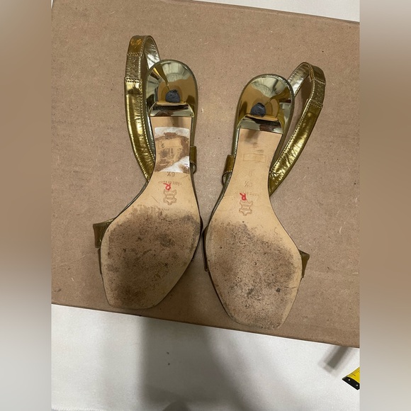 Chic Gold Slingback Heels - Picture 4 of 6